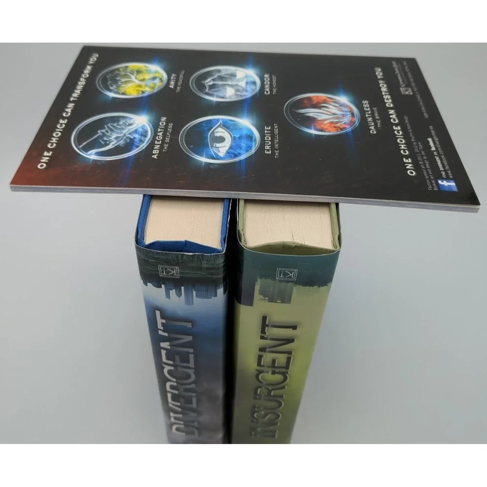 Collector Boxed Set by V. Roth Divergent Insurgent 1 & 2 with World of Divergent